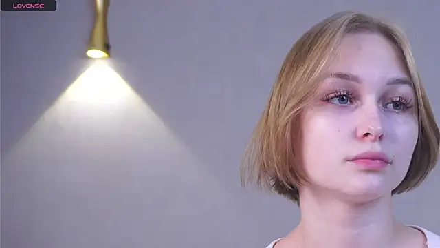Snapshot of TenaBiller chatting on 12, 10, 2025 TenaBiller online show from 12, 10, 2025