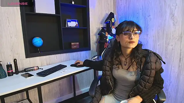 Snapshot of LilyRouset chatting on 20, 10, 2025 LilyRouset online show from 20, 10, 2025