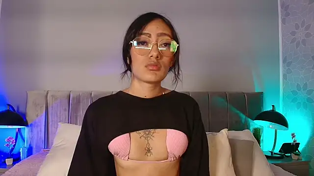 Snapshot of Ameliaa_Moon_ chatting on 8, 10, 2025 Ameliaa Moon online show from 8, 10, 2025