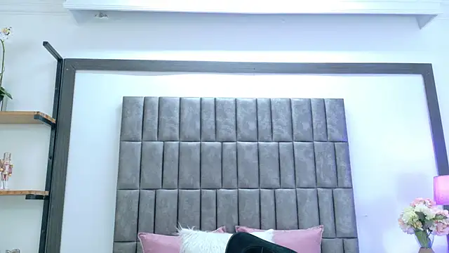 Skyler Fox  online show from 10, 4, 2026