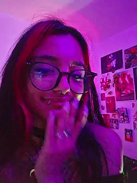 carolinerue online show from 17, 4, 2026