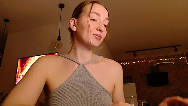 Snapshot of WhitePrincessLuna chatting on 4, 12, 2025 WhitePrincessLuna online show from 4, 12, 2025