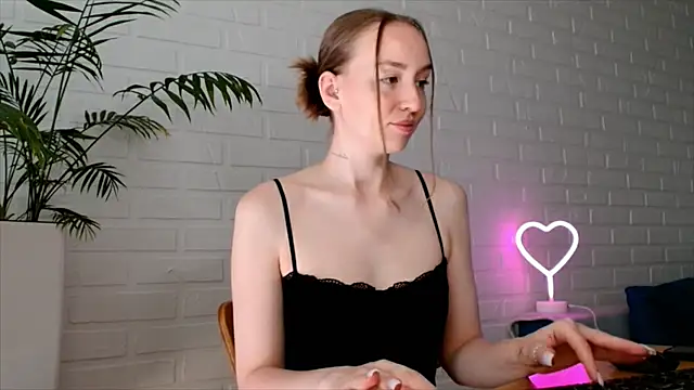 Snapshot of WhitePrincessLuna chatting on 28, 6, 2026 WhitePrincessLuna online show from 28, 6, 2026