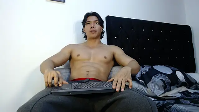 Snapshot of adriel_escalante chatting on 2, 12, 2025 adriel escalante online show from 2, 12, 2025