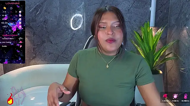 Snapshot of naomi_tp chatting on 19, 9, 2025 naomi tp online show from 19, 9, 2025