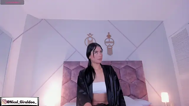 nicol giraldoo online show from 9, 4, 2026