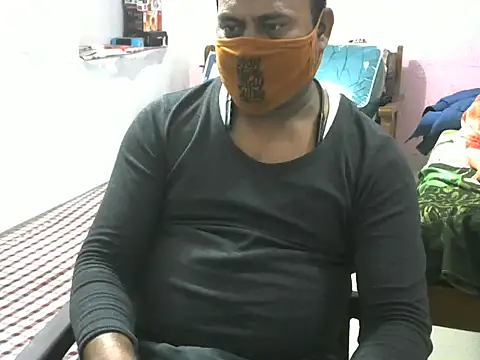 Snapshot of Famit025 chatting on 12, 1, 2026 Famit025 online show from 12, 1, 2026