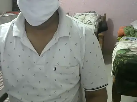 Snapshot of Famit025 chatting on 9, 2, 2026 Famit025 online show from 9, 2, 2026