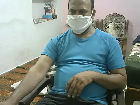 Snapshot of Famit025 chatting on 11, 4, 2026 Famit025 online show from 11, 4, 2026