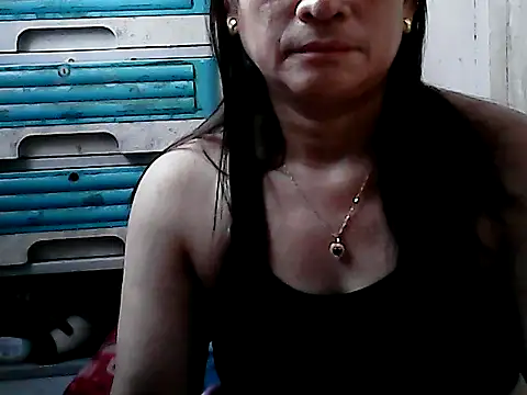 yoursPinayMama1682 online show from 6, 10, 2025