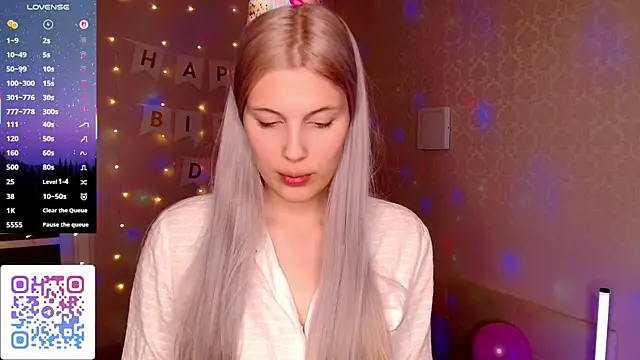 Snapshot of Larileya chatting on 10, 10, 2025 Larileya online show from 10, 10, 2025