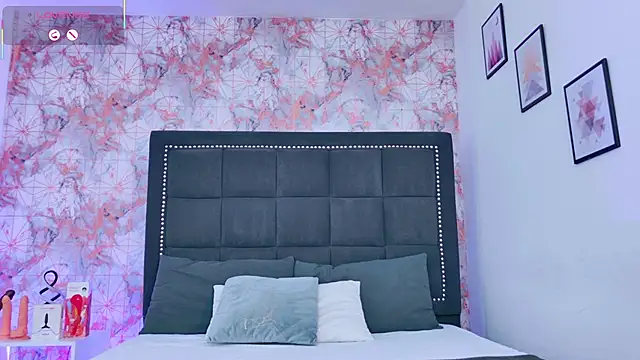 Snapshot of Luna_Riddle chatting on 3, 10, 2025 Luna Riddle online show from 3, 10, 2025