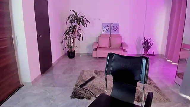 Candy fox 19 online show from 5, 12, 2025