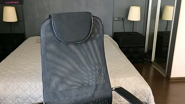 Snapshot of LouieEvans chatting on 28, 10, 2025 LouieEvans online show from 28, 10, 2025