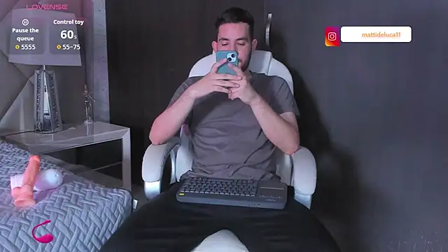 Snapshot of matti_de_lucaa chatting on 15, 10, 2025 matti de lucaa online show from 15, 10, 2025