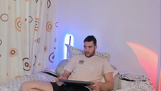 Snapshot of matti_de_lucaa chatting on 17, 12, 2025 matti de lucaa online show from 17, 12, 2025