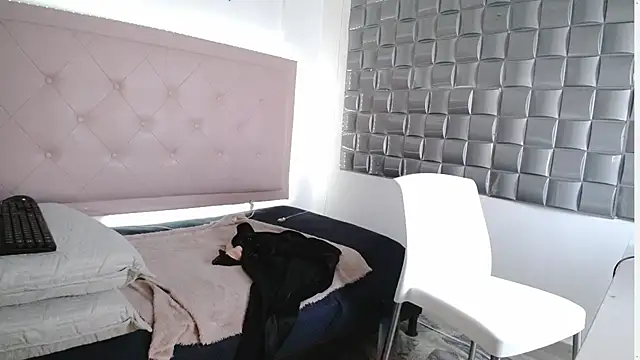 Dulce  Lovee online show from 7, 10, 2025