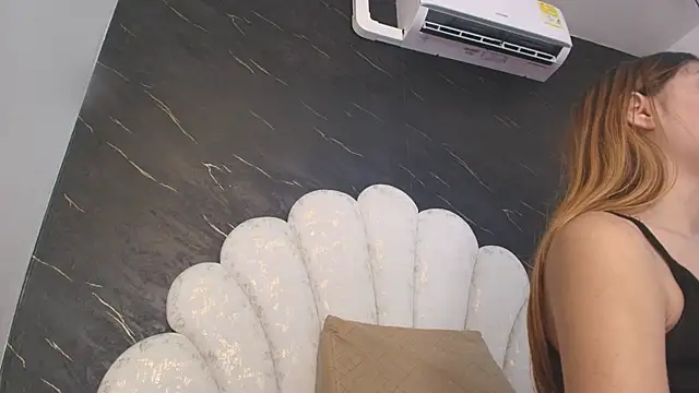 Snapshot of kissme_luna chatting on 28, 4, 2026 kissme luna online show from 28, 4, 2026