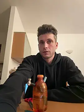 Malcom2f online show from 24, 4, 2026