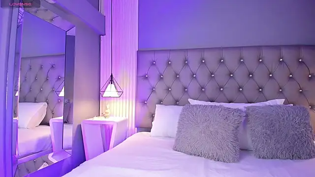 LunaBloomn online show from 17, 12, 2025