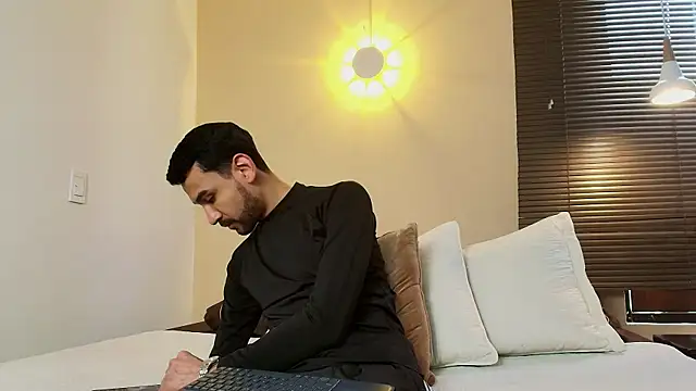 Snapshot of Axel_Moon_S chatting on 21, 10, 2025 Axel Moon S online show from 21, 10, 2025