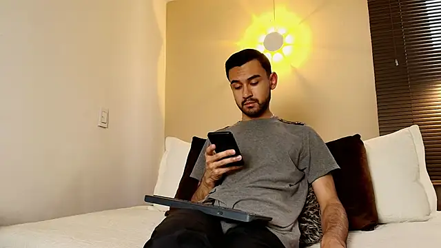 Snapshot of Axel_Moon_S chatting on 29, 11, 2025 Axel Moon S online show from 29, 11, 2025