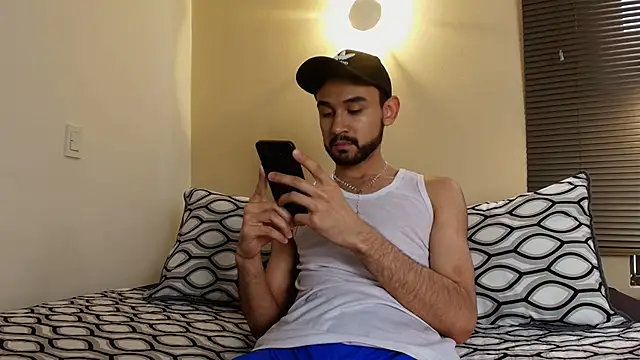 Snapshot of Axel_Moon_S chatting on 15, 12, 2025 Axel Moon S online show from 15, 12, 2025