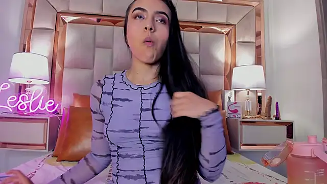 Leslie Bussh  online show from 8, 10, 2025