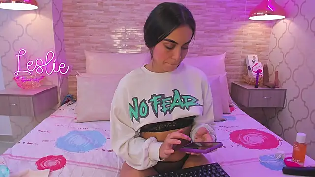 Leslie Bussh  online show from 16, 10, 2025