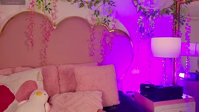 Lauuu2007 online show from 5, 3, 2026