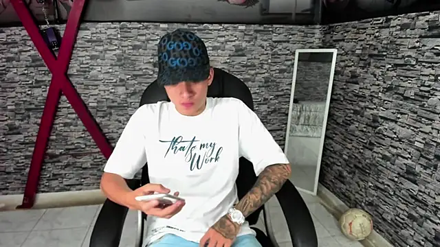 Snapshot of weesley_boy chatting on 11, 10, 2025 weesley boy online show from 11, 10, 2025
