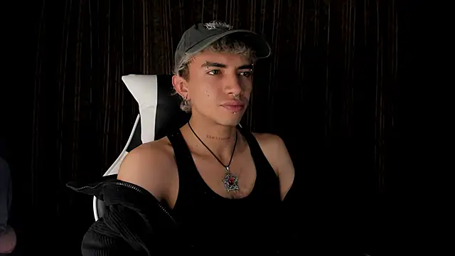 guynextdo0r online show from 17, 12, 2025