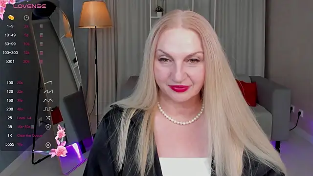 Nina Devillle online show from 15, 10, 2025