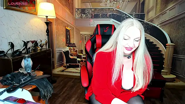 Nina Devillle online show from 19, 2, 2026