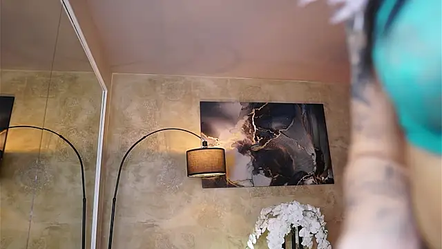 Snapshot of YuliaDesirevska chatting on 19, 10, 2025 YuliaDesirevska online show from 19, 10, 2025