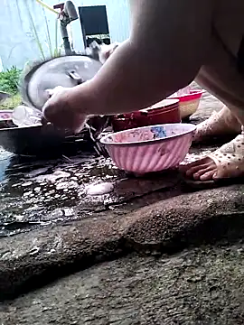 Lauraa-a online show from 10, 10, 2025