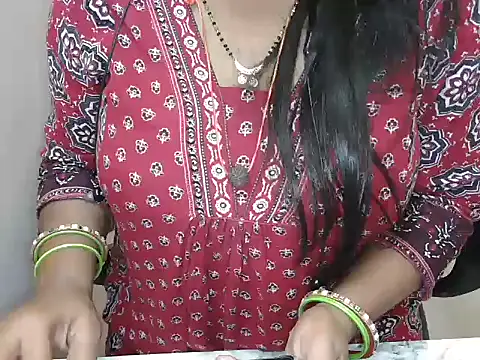 Snapshot of bold_naina chatting on 7, 11, 2025 bold naina online show from 7, 11, 2025