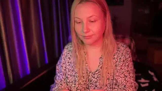 Snapshot of BikiHellena chatting on 29, 10, 2025 BikiHellena online show from 29, 10, 2025