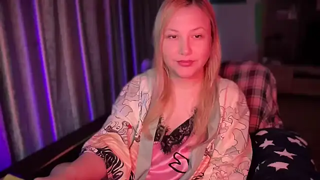 Snapshot of BikiHellena chatting on 7, 11, 2025 BikiHellena online show from 7, 11, 2025