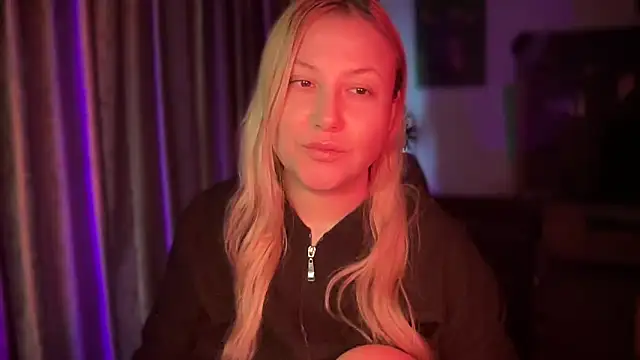 Snapshot of BikiHellena chatting on 16, 11, 2025 BikiHellena online show from 16, 11, 2025