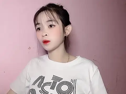 Snapshot of Suna7383 chatting on 4, 11, 2025 Suna7383 online show from 4, 11, 2025