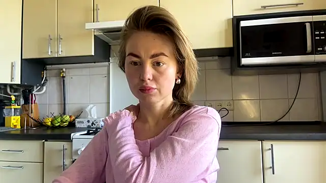 MartaLuna  online show from 6, 4, 2026