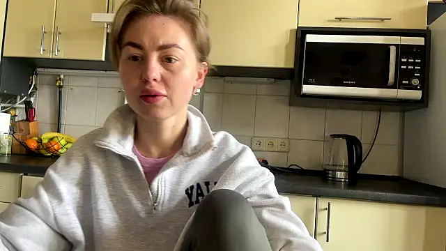 MartaLuna  online show from 12, 4, 2026