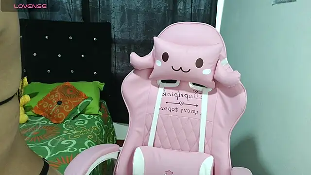 Snapshot of Maron_baez_18 chatting on 28, 11, 2025 Maron baez 18 online show from 28, 11, 2025