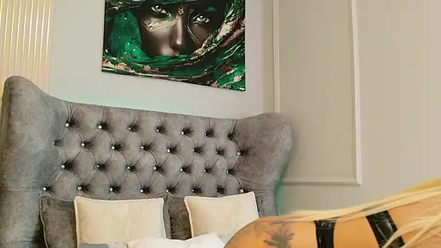 Snapshot of MeganXDesire chatting on 24, 10, 2025 MeganXDesire online show from 24, 10, 2025