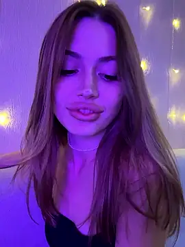 Elizabeth Tay online show from 15, 10, 2025