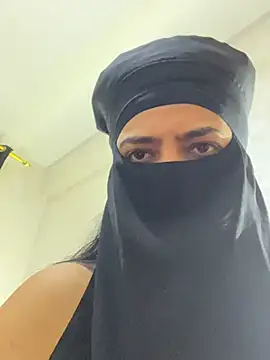 lara9Qouin online show from 16, 4, 2026