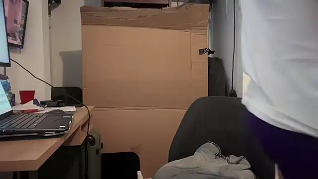 Snapshot of jasoncali305 chatting on 28, 10, 2025 jasoncali305 online show from 28, 10, 2025