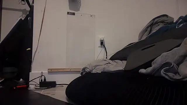 Snapshot of jasoncali305 chatting on 16, 11, 2025 jasoncali305 online show from 16, 11, 2025