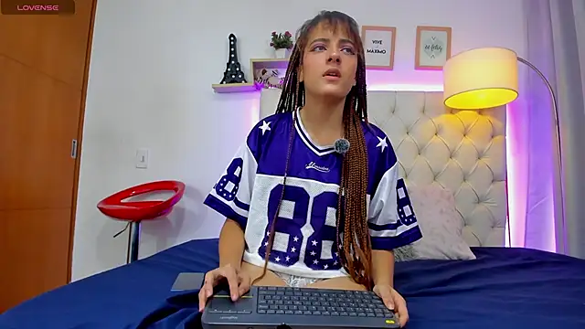 Snapshot of angelica_bonn chatting on 25, 9, 2025 angelica bonn online show from 25, 9, 2025
